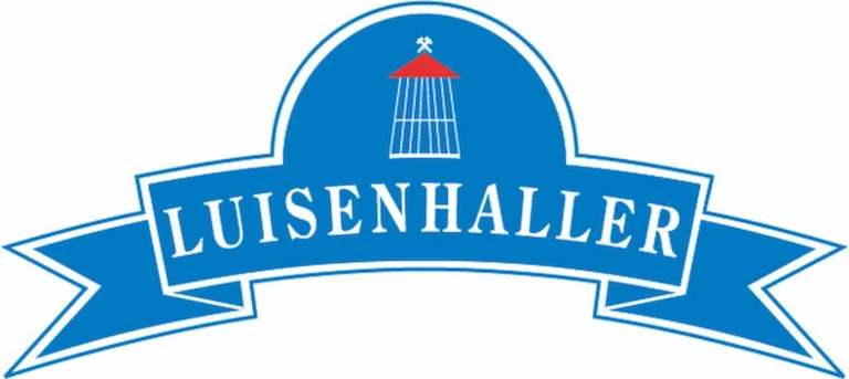 Man sieht das blaue Logobanner von Luisenhaller, weiß umrandet mit der Schrift Luisenhaller in Großbuchstaben mittig und in weiß gesetzt. Als Grafik prankt in der Mitte das Logo einer Salzmühle mit rotem Dach.